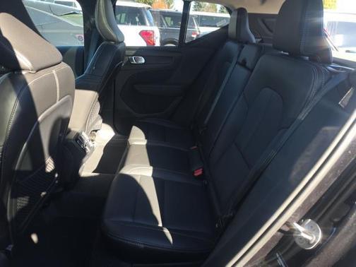 2025 Volvo XC40 B5 Plus Bright Theme