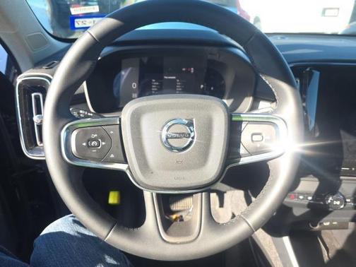 2025 Volvo XC40 B5 Plus Bright Theme