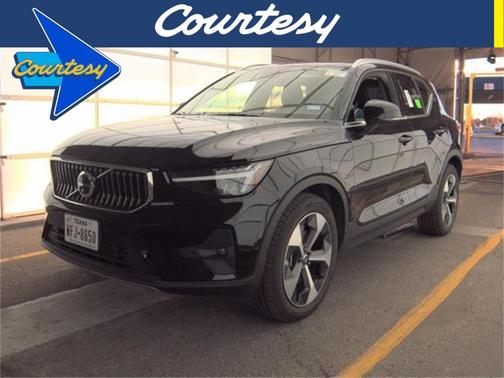 2025 Volvo XC40 B5 Plus Bright Theme