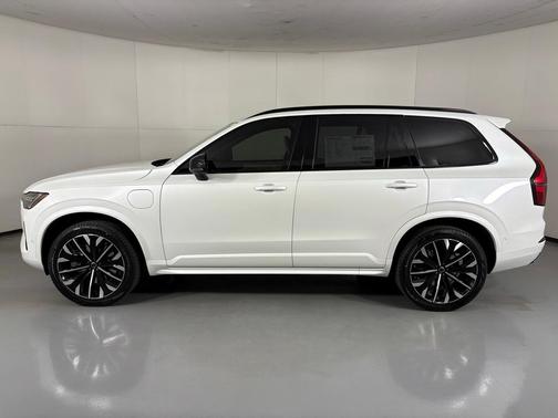 2026 Volvo XC90 Plug-In Hybrid T8 Ultra Dark Theme 7-Seater