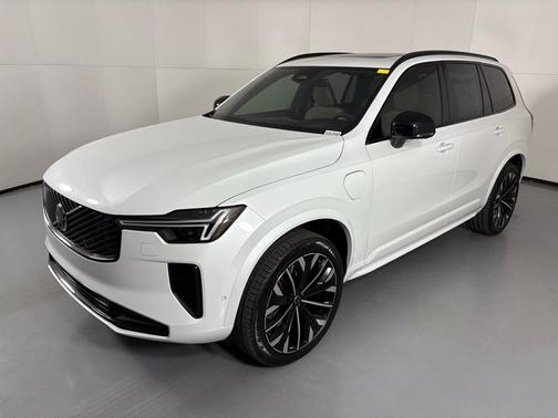 2026 Volvo XC90 Plug-In Hybrid T8 Ultra Dark Theme 7-Seater