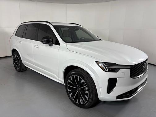 2026 Volvo XC90 Plug-In Hybrid T8 Ultra Dark Theme 7-Seater