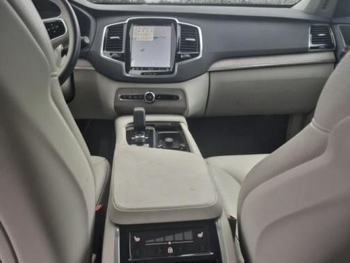 2023 Volvo XC90 B5 Plus
