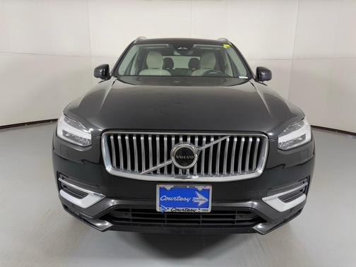 2023 Volvo XC90 B5 Plus