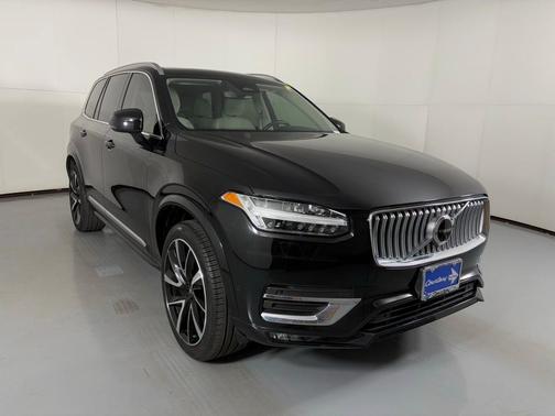 2023 Volvo XC90 B5 Plus