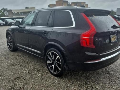2023 Volvo XC90 B5 Plus