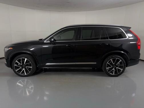 2023 Volvo XC90 B5 Plus