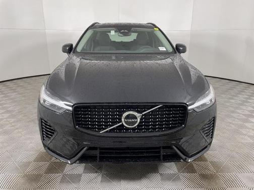 2024 Volvo XC60 Recharge Plug-In Hybrid T8 Plus Dark Theme