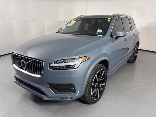2022 Volvo XC90 T6 Momentum 7 Passenger