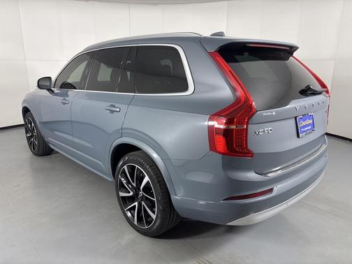 2022 Volvo XC90 T6 Momentum 7 Passenger