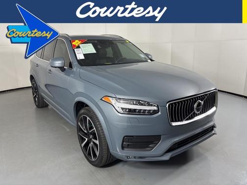 2022 Volvo XC90 T6 Momentum 7 Passenger