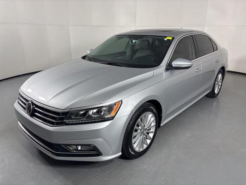 Reflex Silver Metallic 2016 Volkswagen Passat 1.8T SE