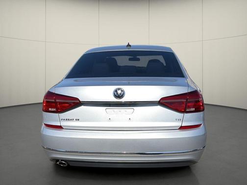 Reflex Silver Metallic 2016 Volkswagen Passat 1.8T SE