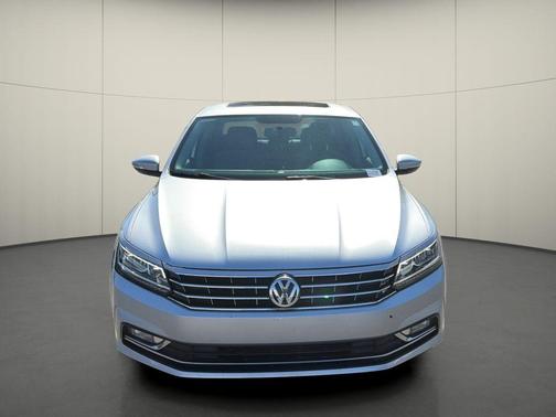 Reflex Silver Metallic 2016 Volkswagen Passat 1.8T SE