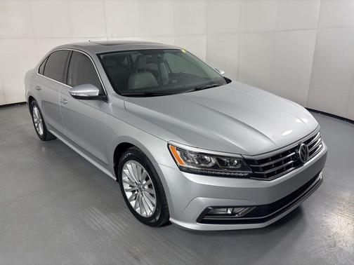 Reflex Silver Metallic 2016 Volkswagen Passat 1.8T SE