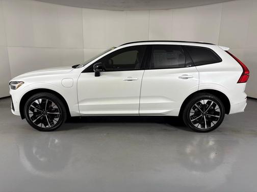 2026 Volvo XC60 Plug-In Hybrid T8 Plus