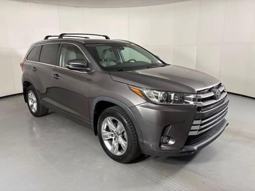 Predawn Gray Mica 2017 Toyota Highlander Limited