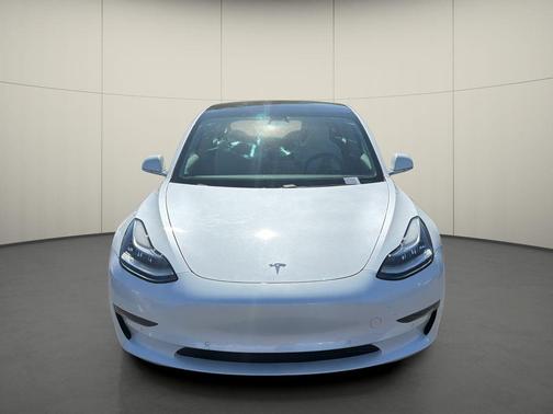White 2019 Tesla Model 3 Long Range