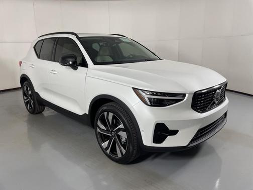 2026 Volvo XC40 B5 Plus