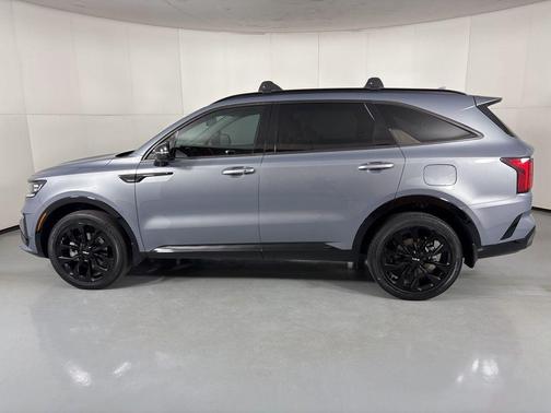 Everlasting Silver 2023 Kia Sorento SX