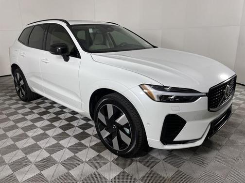 2024 Volvo XC60 Recharge Plug-In Hybrid T8 Plus Dark Theme