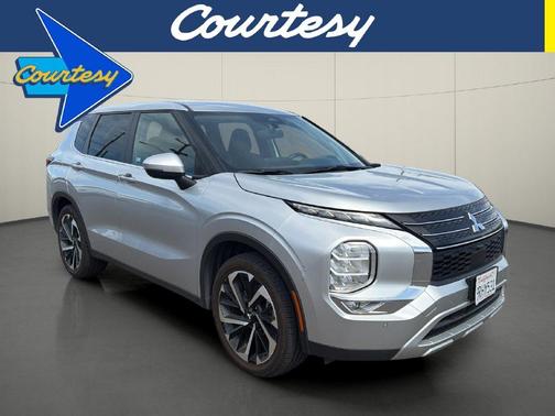Alloy Silver Metallic 2024 Mitsubishi Outlander SE