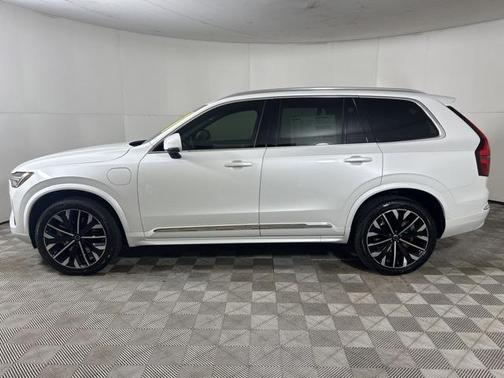 2025 Volvo XC90 Plug-In Hybrid T8 Core 7-Seater