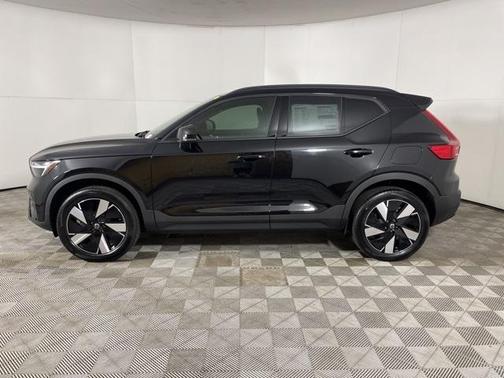 2025 Volvo EX40 Single Motor Extended Range Core