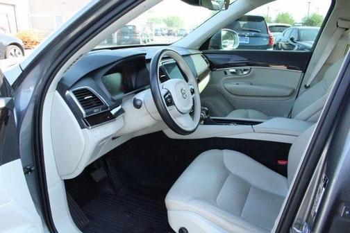 2019 Volvo XC90 T6 Momentum