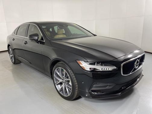 2018 Volvo S90 T5 Momentum