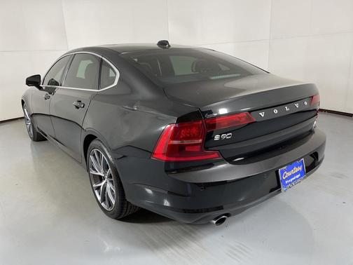 2018 Volvo S90 T5 Momentum