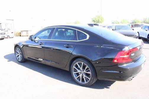 2018 Volvo S90 T5 Momentum