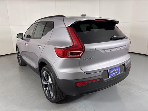 2026 Volvo XC40 B5 Core