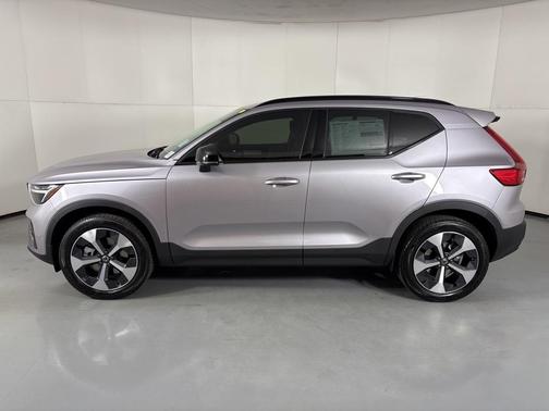 2026 Volvo XC40 B5 Core