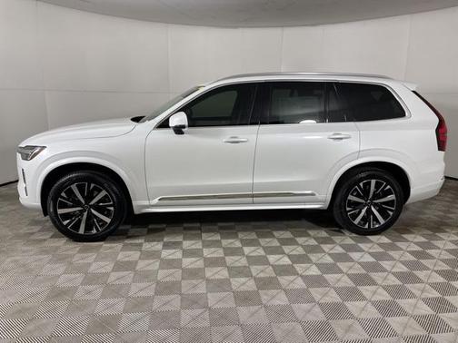 2025 Volvo XC90 B5 Core
