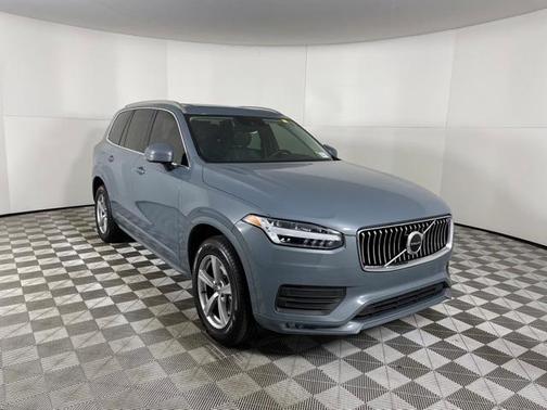 Photo 2 of 42 of 2020 Volvo XC90 T5 Momentum 7 Passenger