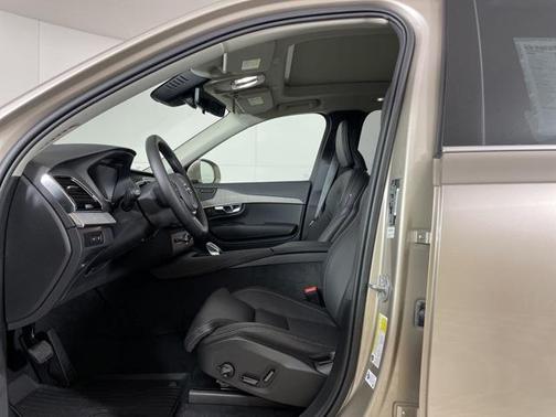 2025 Volvo XC90 Plug-In Hybrid T8 Ultra 6-Seater