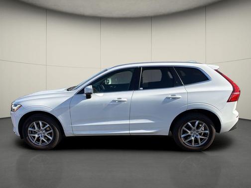 2020 Volvo XC60 T5 Momentum