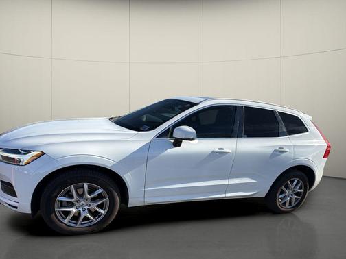 2020 Volvo XC60 T5 Momentum