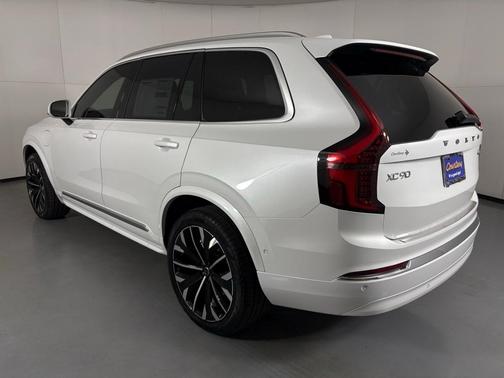 2026 Volvo XC90 Plug-In Hybrid T8 Plus 7-Seater