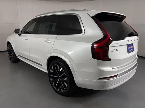 Crystal White Pearl 2026 Volvo XC90 Plug-In Hybrid T8 Plus 7-Seater