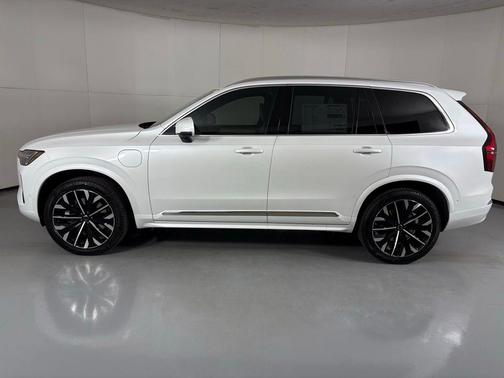Crystal White Pearl 2026 Volvo XC90 Plug-In Hybrid T8 Plus 7-Seater
