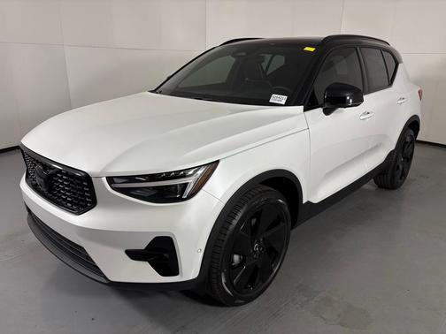 2026 Volvo XC40 B5 Ultra Black Edition