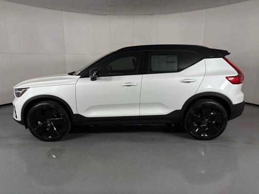 2026 Volvo XC40 B5 Ultra Black Edition