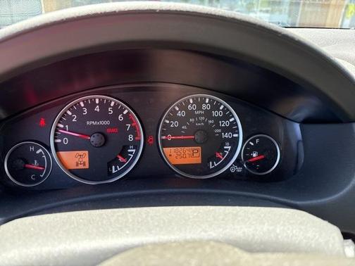 2011 Nissan Pathfinder LE