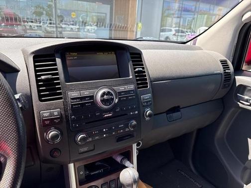 2011 Nissan Pathfinder LE
