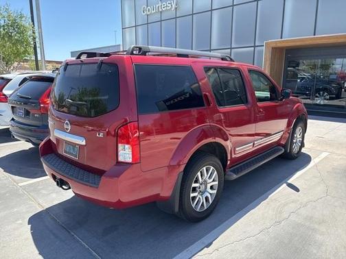 2011 Nissan Pathfinder LE