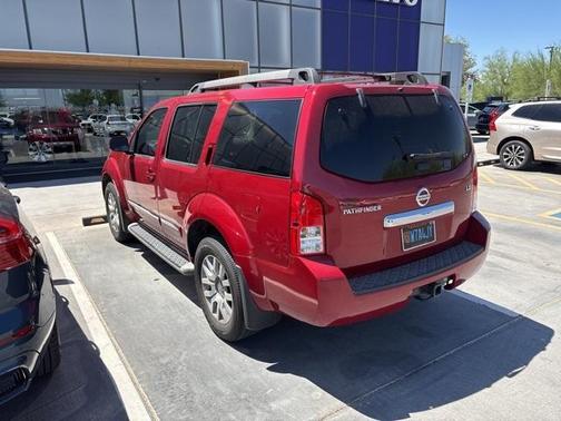 2011 Nissan Pathfinder LE