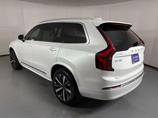 2026 Volvo XC90 B5 Core