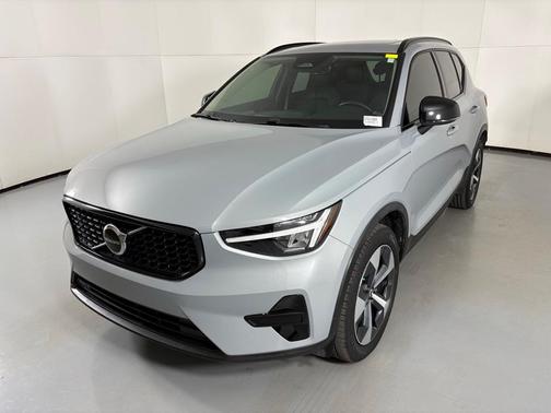 2024 Volvo XC40 B5 Core